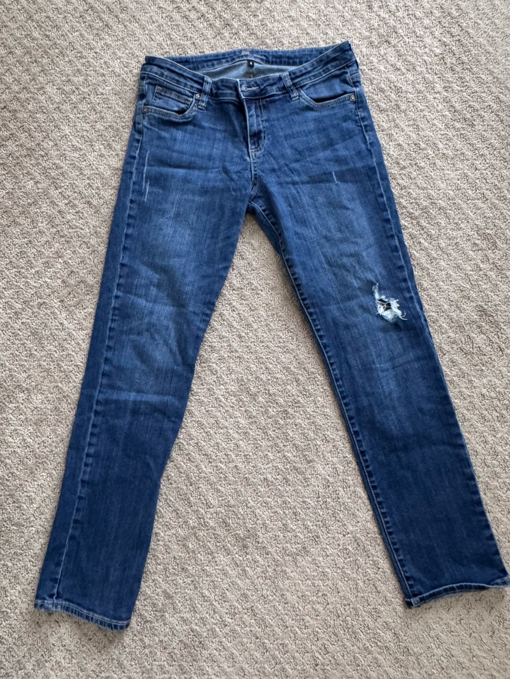 Kut from the Kloth Blue Boyfriend Jeans with Knee Rip